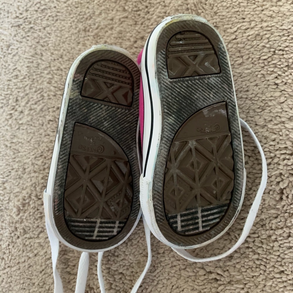 Pink converse - Picture 2 of 3